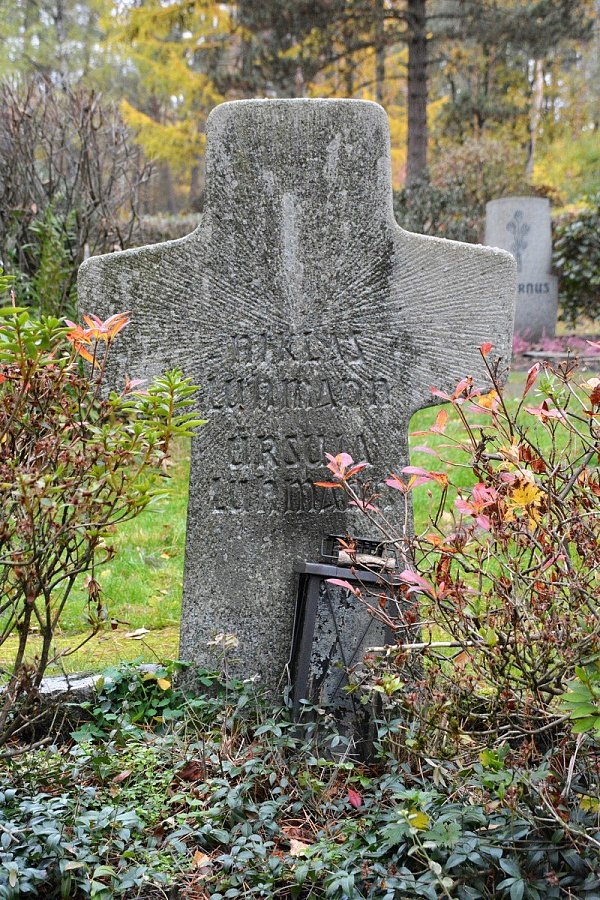 Erinnerungsort: Niklas Luhmann ist auf dem Lipperreiher Friedhof beerdigt. - © Karin Prignitz