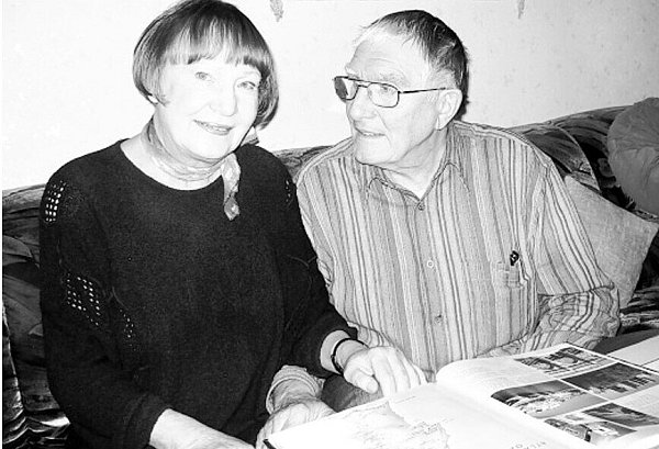 Spätes Glück für Claus Champion. Im Jahre 2003 in seinem 70. Lebensjahr findet er seine Brigitte und heiratet sie. Das Bild entstand im Jahre 2007. - © Repro: Horst Biere / Quelle: NW / Sylvia Pommert