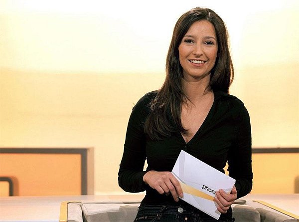 Seit 2010 ist Pinar Atalay regelmäßig als Moderatorin der Phoenix-Runde zu sehen. - © FOTO: PHOENIX