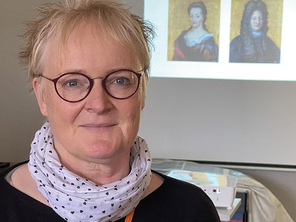 Cornelia Müller-Hisje stellte im Oerlinghauser Heimatverein die Rolle der Frauen des Hauses Lippe vor.?Foto: Horst Biere - © Horst Biere