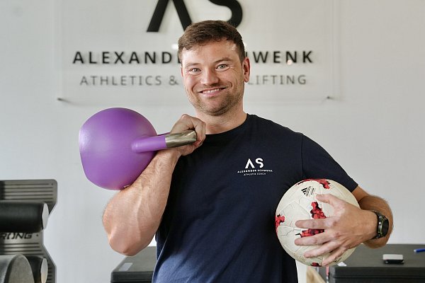 Alexander Schwenk fördert ambitionierte Sportler, Wiedereinstieg in den Sport und Athletik für Vereinssportler. - © Peter Unger