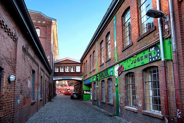 Die Weberei lädt am Freitag, 25. Oktober, zu einem ganz besonderen Erlebnis ein: dem Indoor-Nachtflohmarkt „Kiez Klüngel“. - © Andreas Frücht