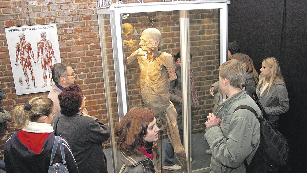 Tote Menschen werden in Gütersloh ausgestellt LeichenShow oder Lehrveranstaltung? nw.de Tote Menschen werden in Gütersloh ausgestellt LeichenShow oder Lehrveranstaltung? nw.de