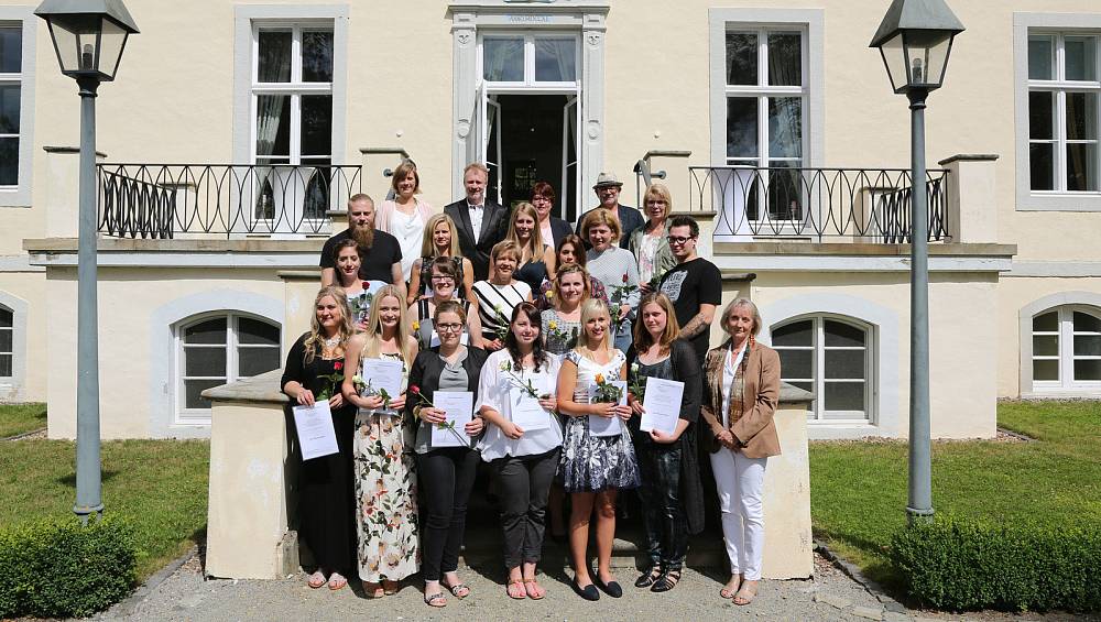 Erzieher des Wittekindshof erhalten Zeugnisse | nw.de