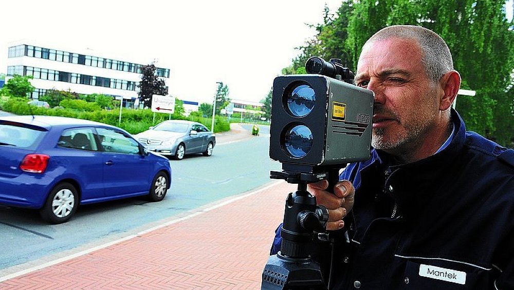 Raserei Im Visier Mit 321 Kmh Geblitzt Polizei Bestraft Raser Drastisch So Geht Es Jetzt Weiter - 7b3d694