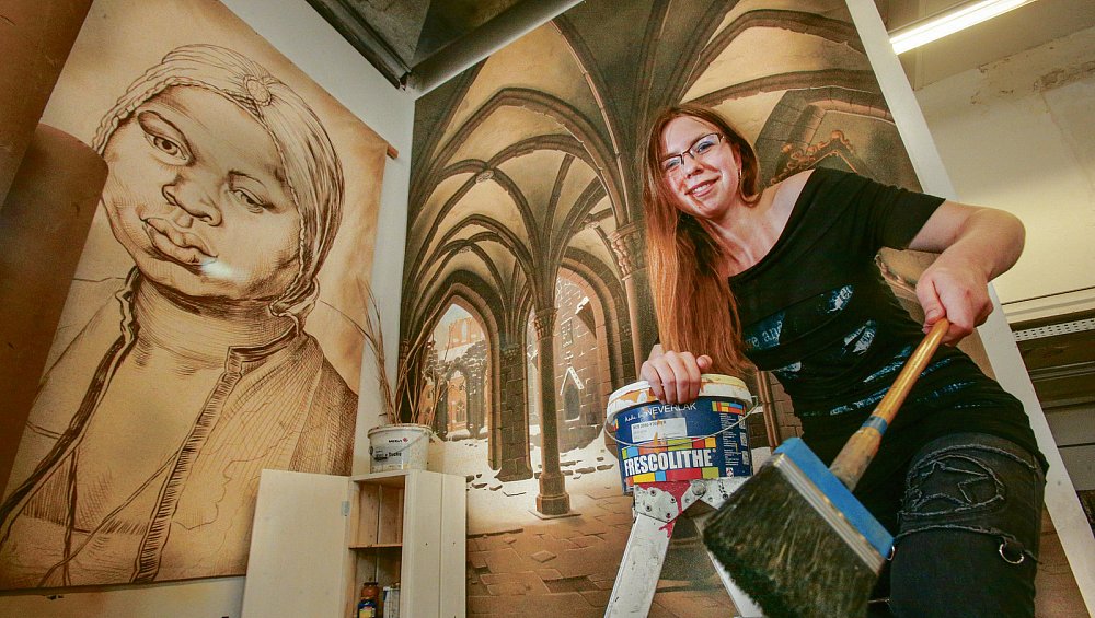 Mona Selje Hat Sich Am Theater Bielefeld Zur Buhnenmalerin Ausbilden Lassen Nw De