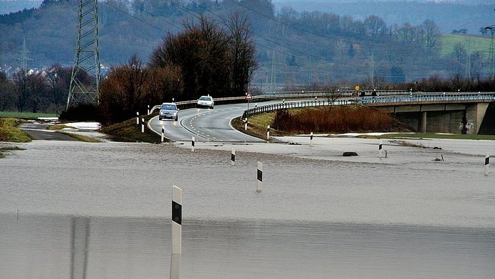 Hochwasser Die ersten Straßen sind gesperrt nw.de