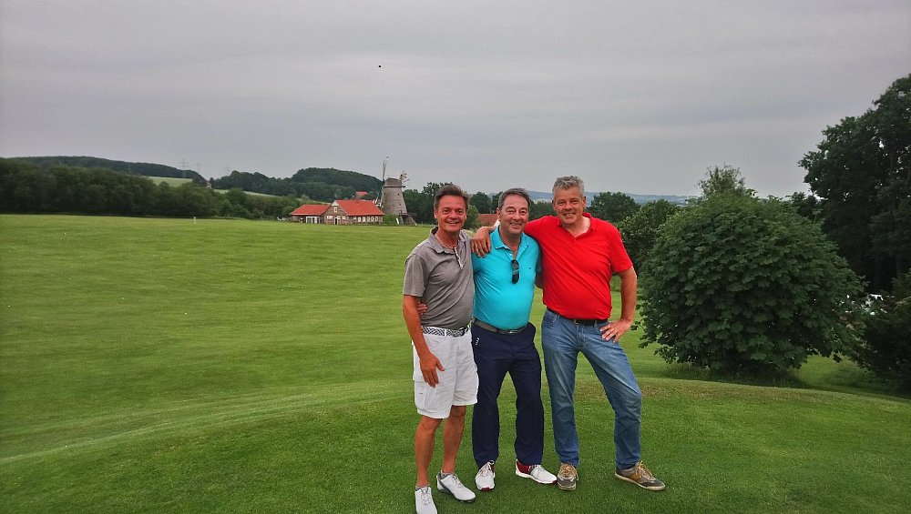 Golfer spielen an einem Tag auf gleich drei Plätzen nw.de