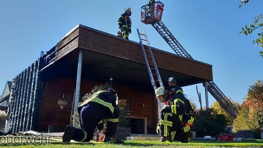 Feuer vernichtet Anbau in Steinheim | nw.de