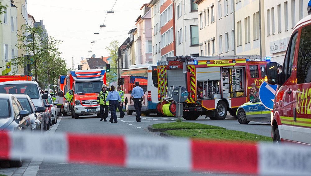 Tödlicher Unfall auf der AugustBebelStraße Linienbus überrollte Fußgängerin nw.de Tödlicher Unfall auf der AugustBebelStraße Linienbus überrollte Fußgängerin nw.de