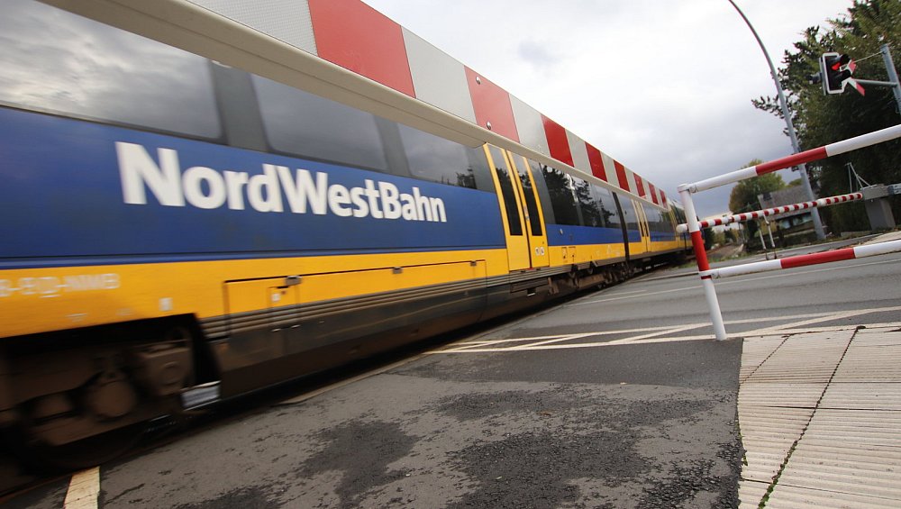 Notarzteinsatz am Gleis Bahnstrecke des Haller Willems gesperrt nw.de