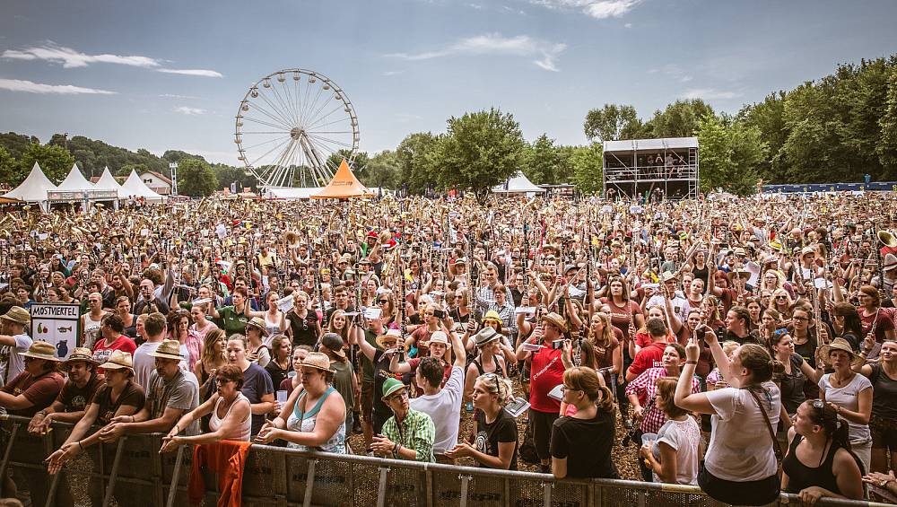 Das skurrilste Festival Europas - Zu Gast auf dem Woodstock der ...