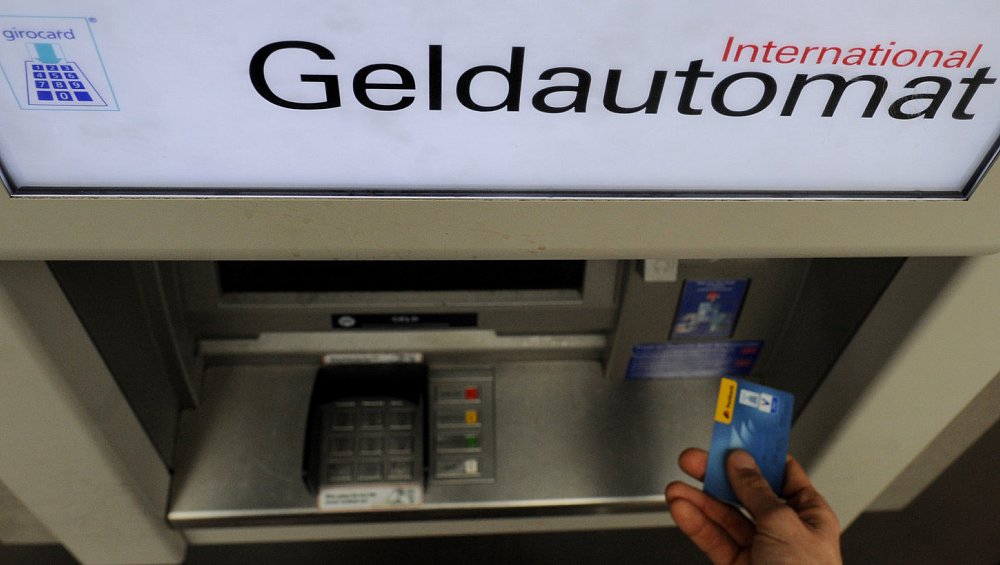 Kleinstbeträge an Geldautomaten kosten immer häufiger Geld | nw.de