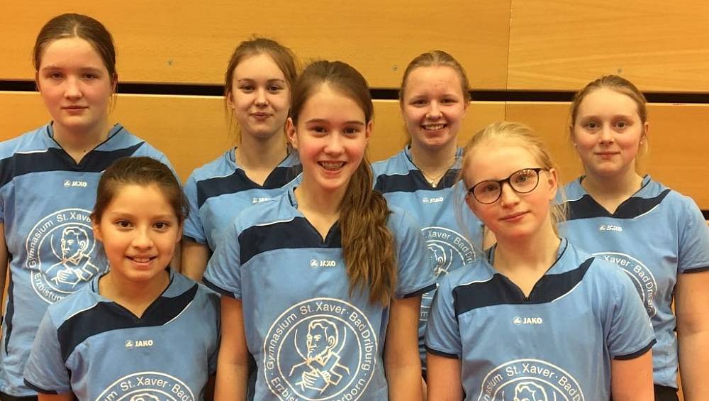 Das Mädchenteam des St. Xaver holt sich die Silbermedaille | nw.de
