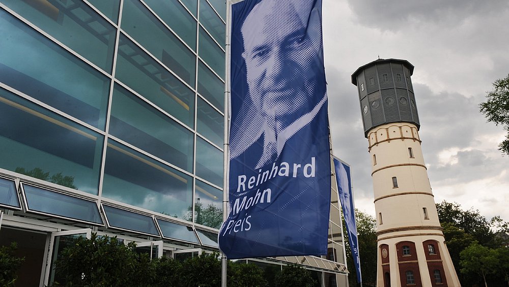 Chemi Peres erhält diesjährigen Reinhard-Mohn-Preis in Gütersloh | nw.de