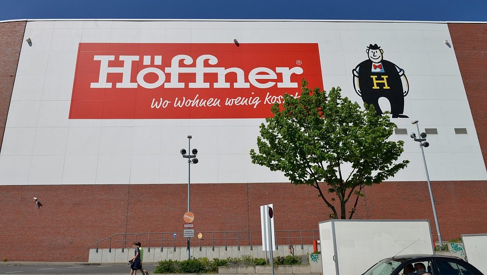 Größe des Höffner-Werbemasts in Paderborn steht fest, der Standort nichtEinigung über Größe des ...