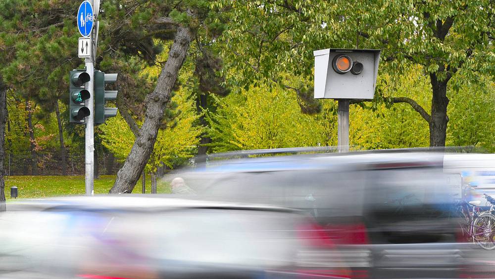 Raser wird mit 165 km/h in 70erZone geblitzt und muss 1.263,50 Euro zahlen nw.de