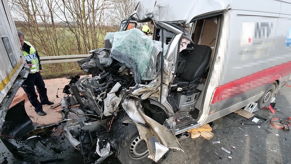 Schwerer Unfall Auf Der A33 Bei Paderborn Nw De