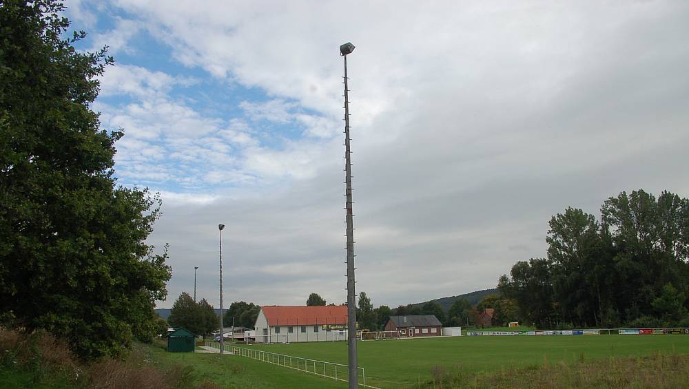 Sechs neue Flutlichtmasten | nw.de